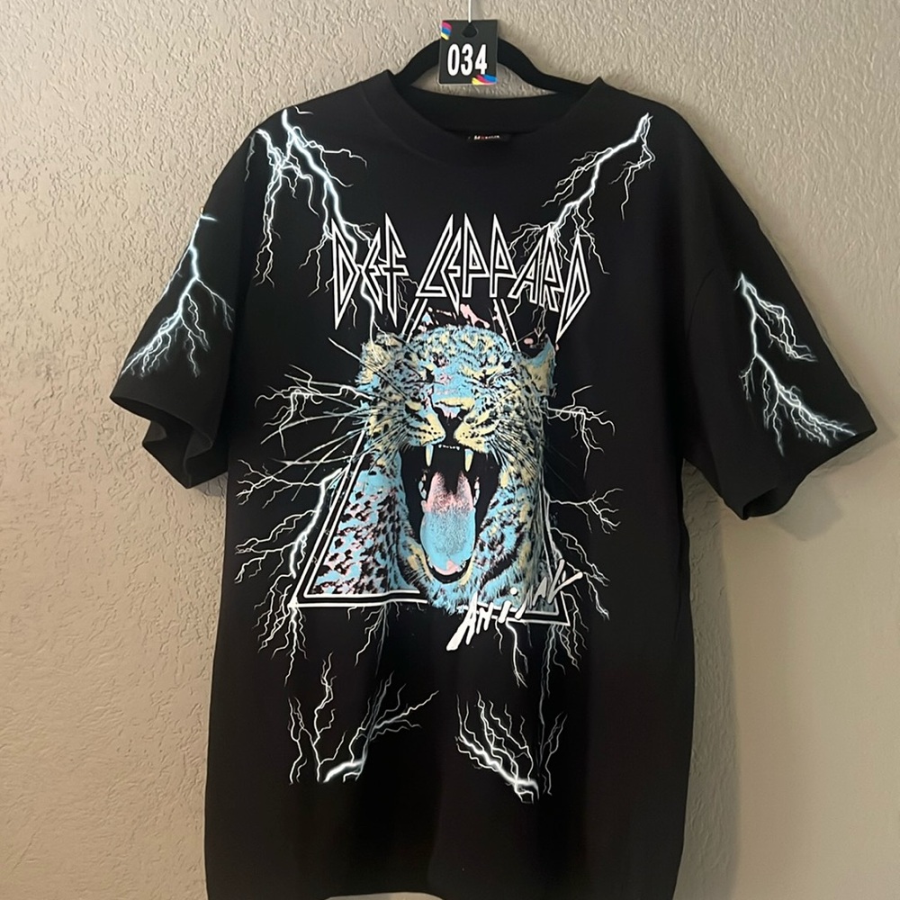 34 NWOT Def Leppard Shirt